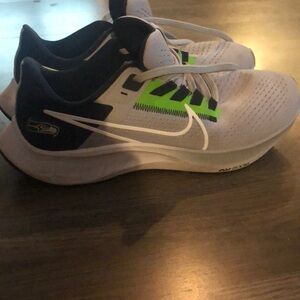 Men’s Nike Air Zoom Pegasus 38’s Seattle Seahawk Edition size 7.5 shoes!!